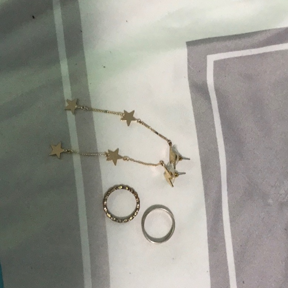 2 rings and one pair one earrings